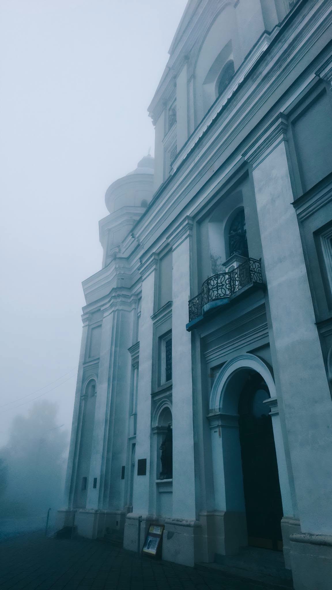 Старе місто Луцька в ранковій імлі